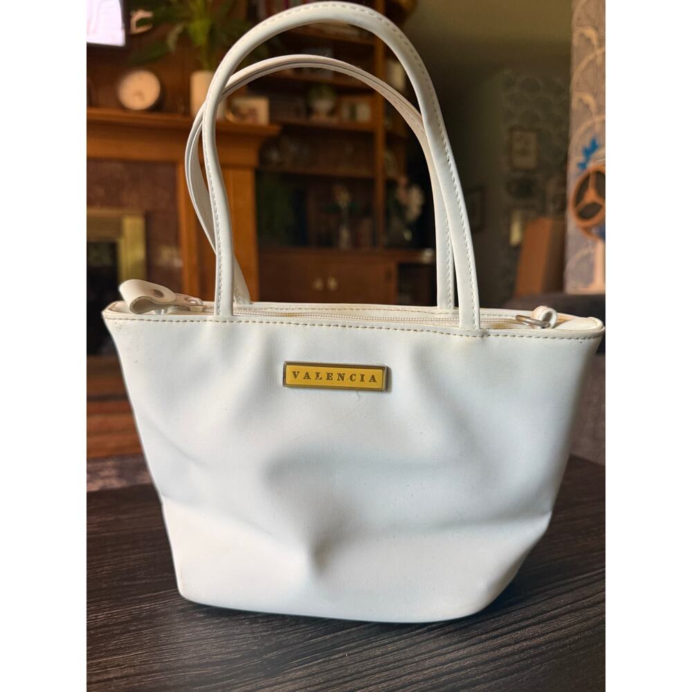 6/$25 Vintage Beige Valencia Top Handle Bag